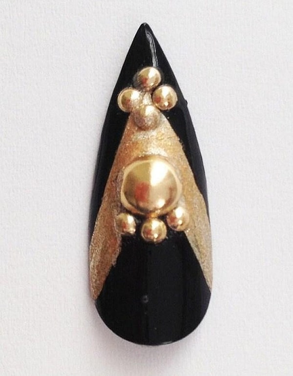 1. Накладной ноготь Леди Гага: