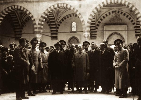 Yani anlayacağımız üzere 1931'den sonra Atatürk, dini bayram tebriği almayı tercih etmez.