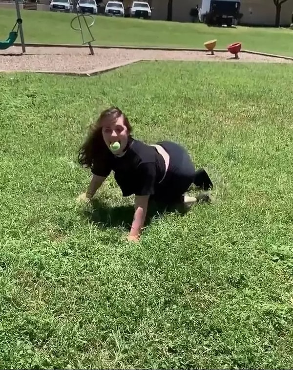 "У некоторых людей могут быть мерзкие желания. Например, я напрямую отказываю тем, кто хочет, чтобы я вступила в отношения с настоящей собакой."