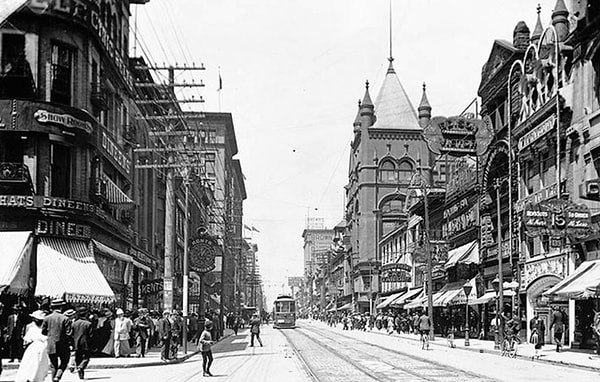 8. Йондж-стрит, Tоронто/ Kaнада