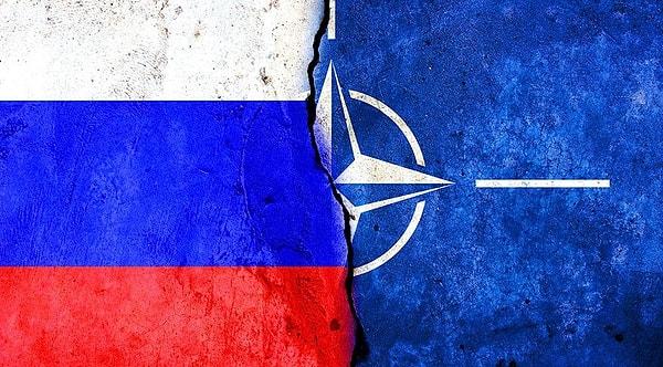 17. Takvim 28 Mayıs 2002'yi gösterirken NATO, Rusya'yı sınırlı ortak ilan ettiğini açıkladı.
