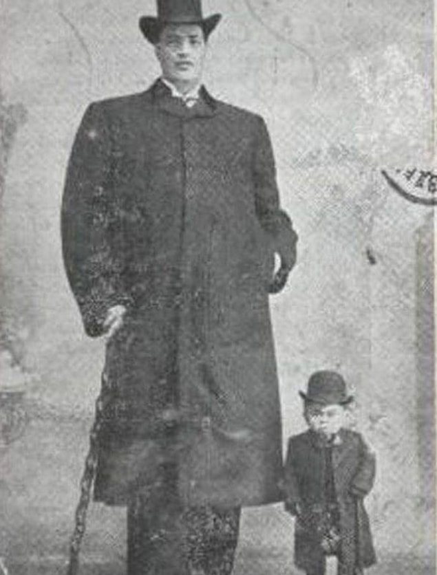 3. Dünya üzerinde hem cüce hem de dev olarak kayda geçen tek insan Adam Rainer’dır.