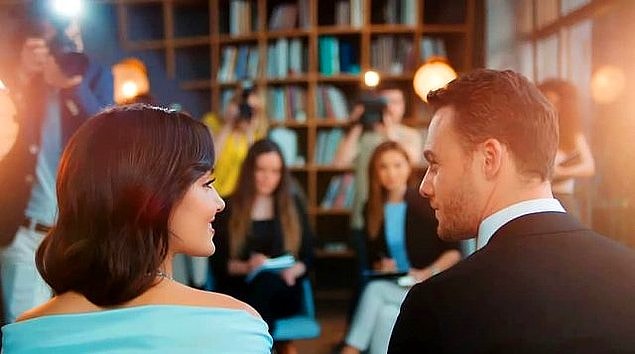 Bir yandan ayrılmadıkları Hande'nin yeni dizisi için pr çalışması olduğu söylenirken, bir yandan da yoksa Kerem Bursin'le yeni bir aşk mı doğuyor söylentileri artmıştı.