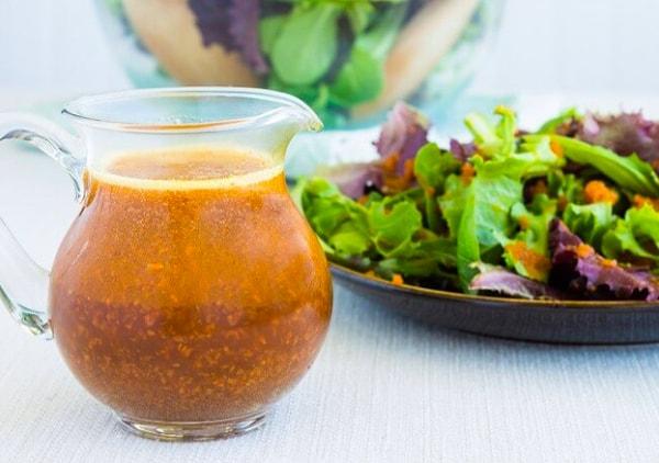3. Koca masada sadece salatayı yiyebilirsiniz: Zencefilli salata sosu