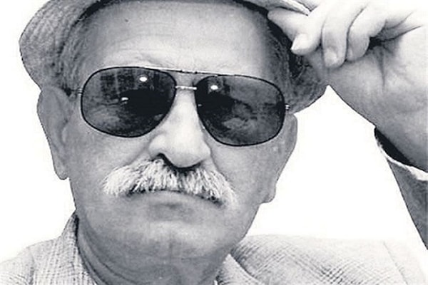 27. 13 Temmuz 2002'de kalp yetmezliği sebebiyle Türk edebiyatının usta şairlerinden biri olan Ece Ayhan'ı kaybettik.