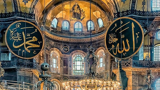 Ayasofya'da Cuma Namazı Hazırlıkları Tamam: Mozaik ve Freskler Perde Sistemi İle Kapanacak