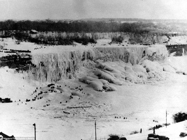 13. 1911 yılının kış aylarında donan Niagara Şelaleleri