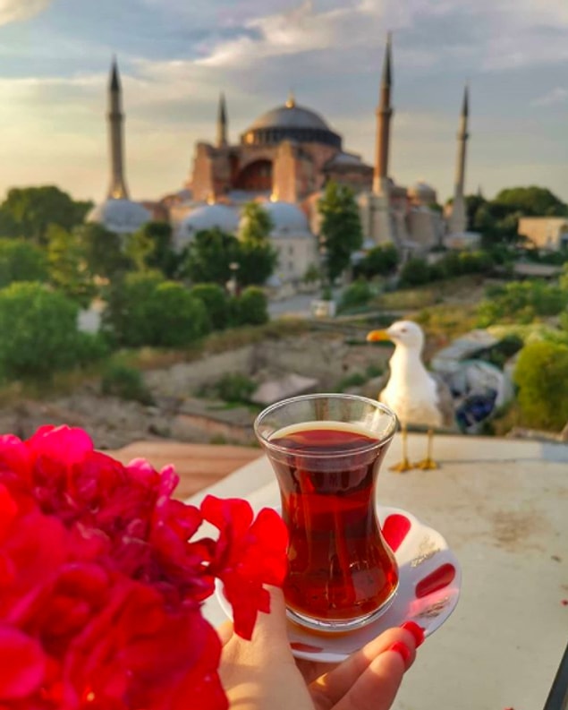 3. "Çayı şekersiz içiyorlar."