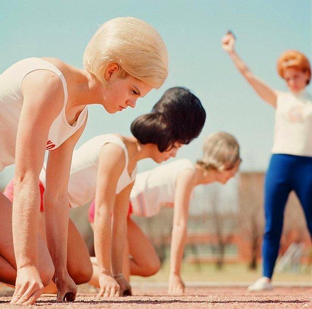 7. 1964 yılından bir spor müsabakası fotoğrafı