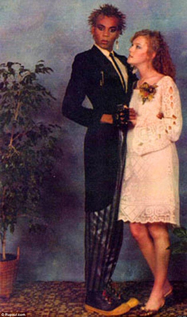 25. Ünlü Drag Queen RuPaul'un 1983 yılındaki lise balosu fotoğrafı.