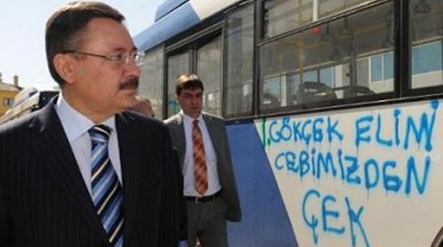 Gelelim işin bir diğer yüzüne, Melih Gökçek'in o meşhur harcamalarına...Harcama demeyelim de milyarları har vurup harman savurmak diyelim.