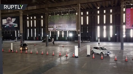 Koronavirüs Salgını Gölgesinde Sanattan Uzak Kalmak İstemeyenler İçin Arabalı Sergi