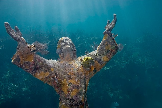 4. İsa'nın Batık Bronz Heykeli, San Fruttuoso-İtalya