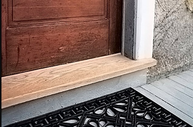 13. Kapı eşiğine basmamak