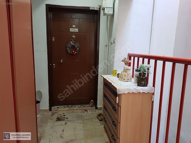 21. Kapının üstünde de bir dantel olmasını bekledim açıkçası...