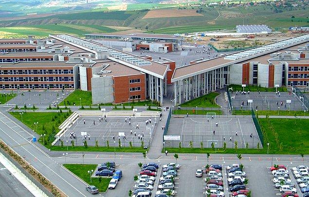 1. İlk ve orta öğretim düzeyinde dünyanın en büyük kampüsüne sahip olan TED Ankara Koleji'nin anaokulu için istediği yıllık ücret 84.600 TL.
