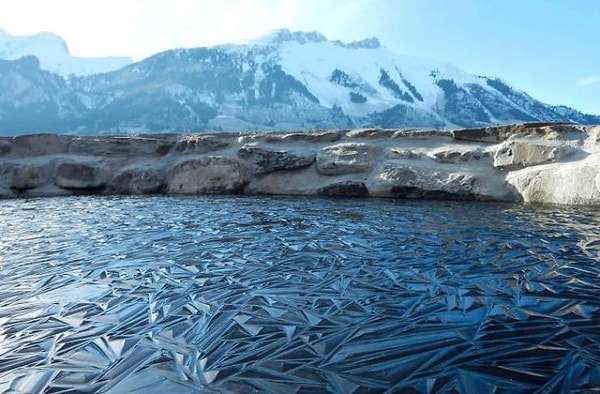 6. Когда вода становится очень и очень холодной