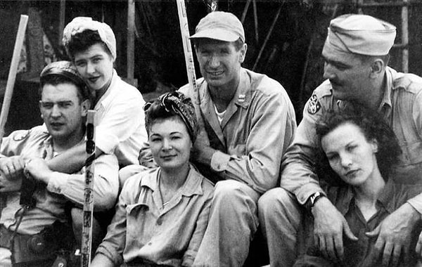 18. «Мои бабушка и дедушка после восхождения на гору Фудзи в Японии»