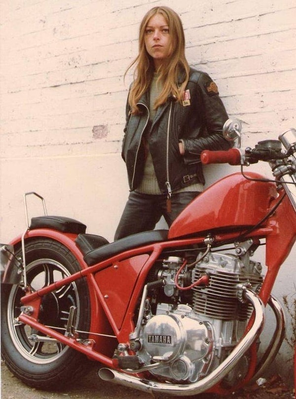 20. "Почему я самый не крутой человека на свете? Потому что вся крутость досталась моей маме! Ах да, этот мотоцикл? Она сама его собрала."