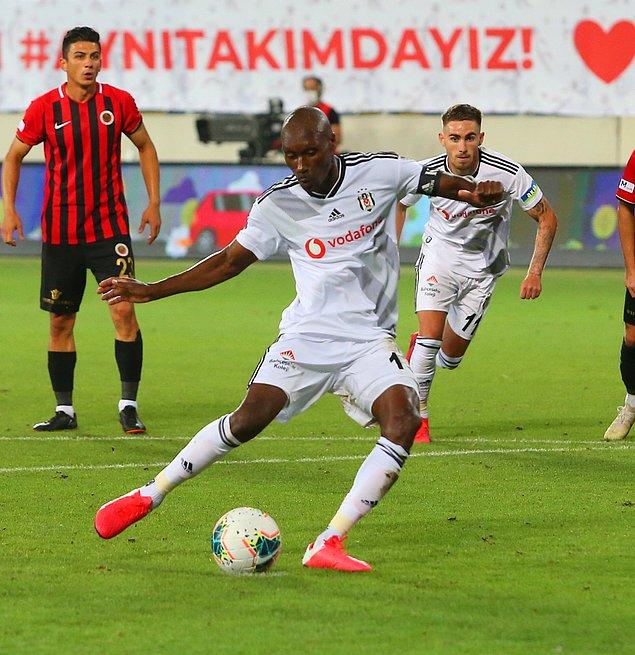 51.dakikada Beşiktaş, Candeias'ın ceza sahası içinde topa elle müdahelesi sonucunda penaltı kazandı.