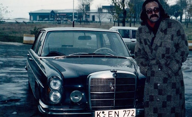 Ancak zaman içerisinde Karaca'nın müziğini daha politik bir hale getirme arzusunun yanında Mehmet Soyarslan'ın bu değişimden uzak durmak istemesiyle Karaca'nın hayatındaki Apaşlar dönemi sonlanmış oldu.