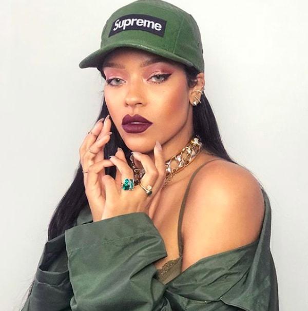 Rose Cohen son dönemde Rihanna'ya olan benzerliği ile ortalığı kasıp kavuruyor.