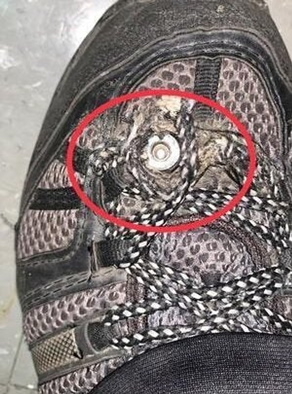 13. Мужчина установил камеру на обувь, чтобы подсматривать под женские юбки...