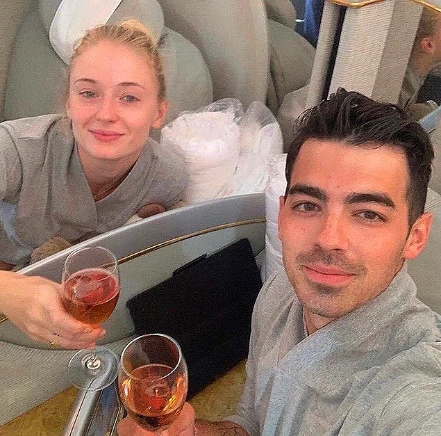 1. Sophie Turner ile Joe Jonas, kızları Willa'yı kucaklarına aldılar!