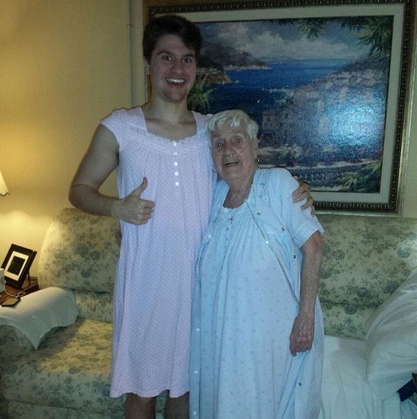 3. "84 yaşındaki büyükannem hastanede gecelik giymekten utandığını söyledi. Biz de böyle bir çözüm bulduk."