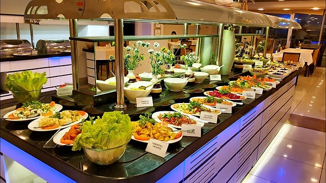 Otel yemeklerine bağımlı kalmak