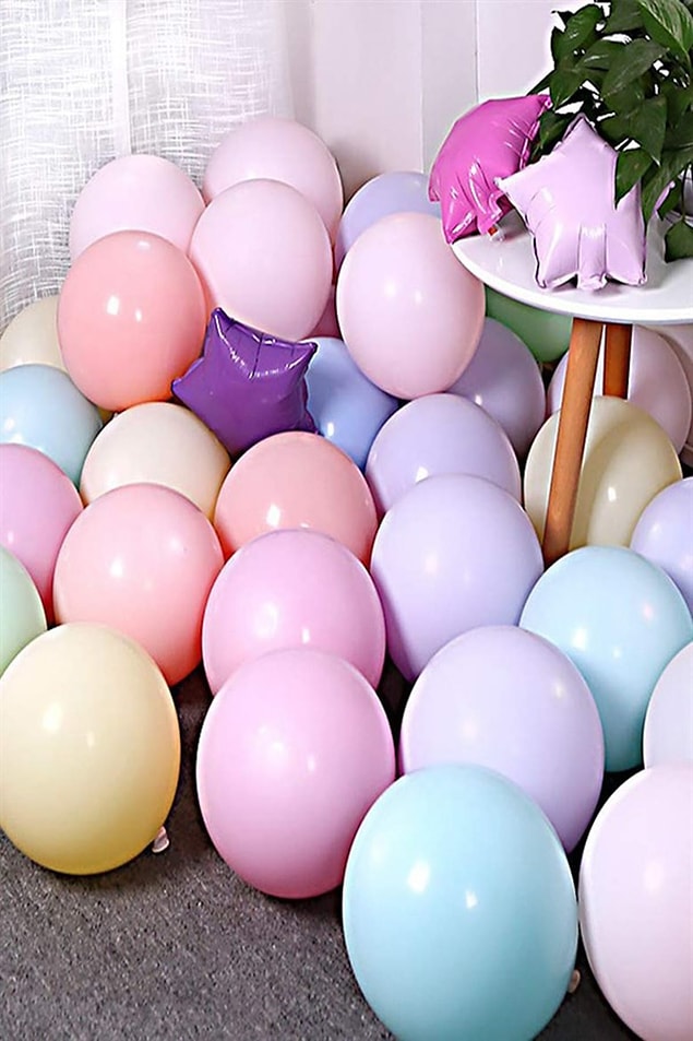 1. Parti denilince akla ilk gelendir balon. Ama şöyle kalitelisinden, 1 ay geçse de patlamayan cinsinden. Bu balonlar benden garantili, bizzat kullandım partide. Daha iyisi yok.