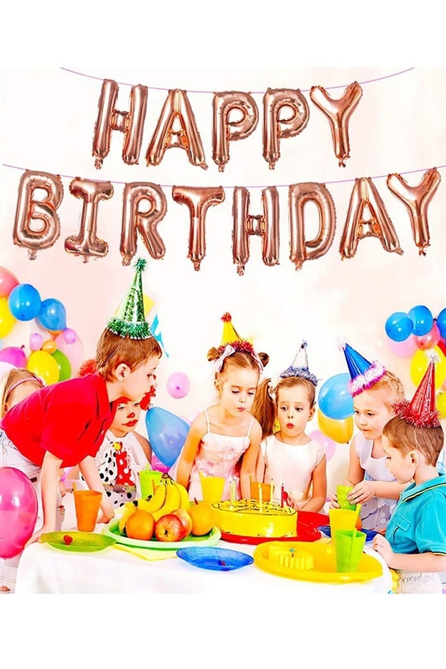 2. Eeee parti için duvara bir 'Happy Birthday' yazısı şart. Özellikle fotoğraf çekilirken çok güzel oluyor.