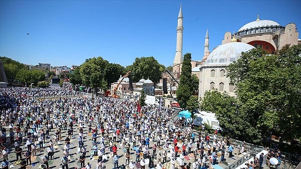 "Ayasofya'da kurallara yer yer uymayanlar oldu"