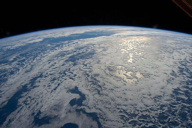 10. Pasifik okyanusu üzerinde güneş ışınları.