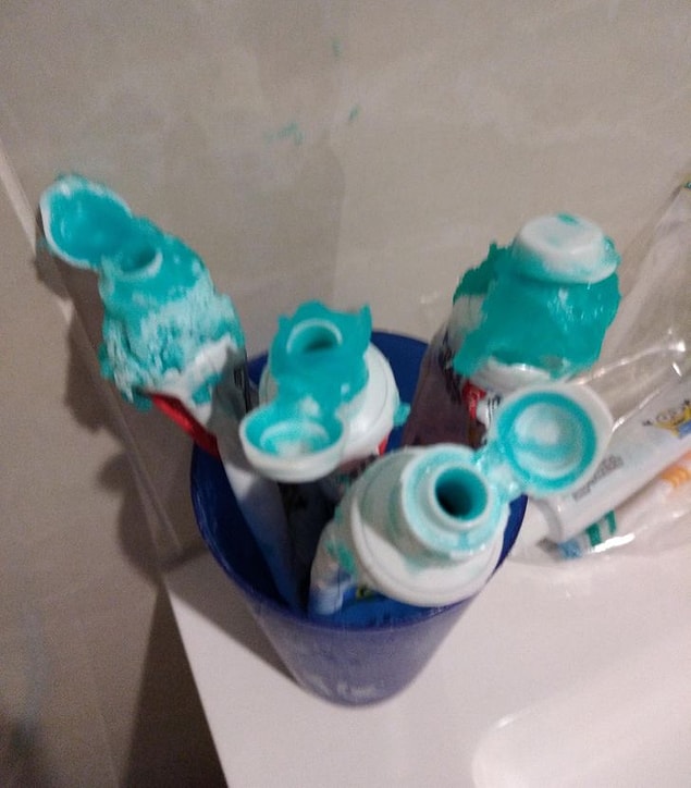 7. Bu tabloyu görsem diş fırçalama isteğim kaçardı.
