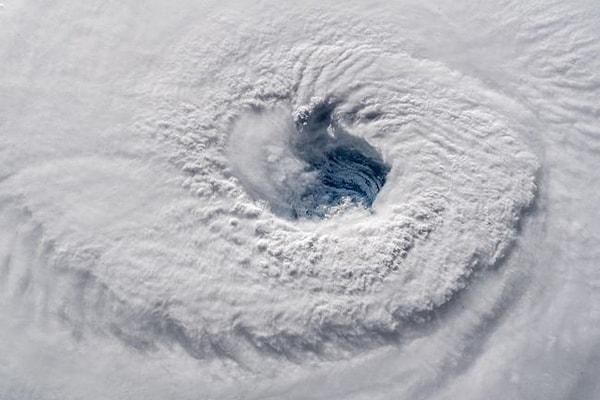 8. 2018 yılında ABD'yi etkisi altına alan Florence Kasırgası.