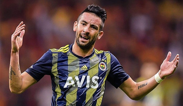 12. Mauricio Isla ➡️ Leeds United