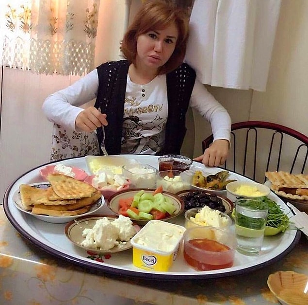 Onu bunu boşverin, biz yine şu şekilde takılmaya devamke!