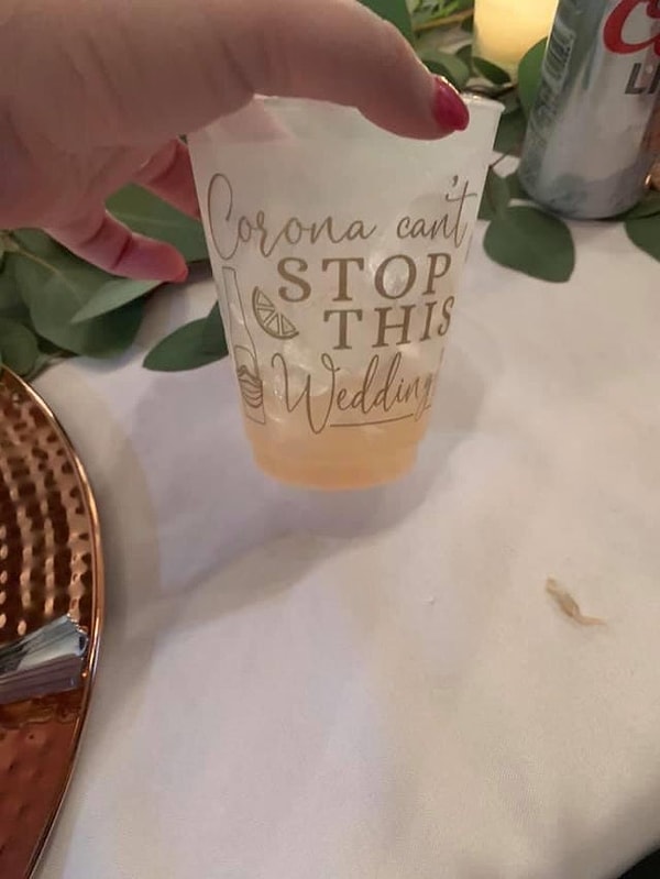 10. "Корона не может остановить эту свадьбу."