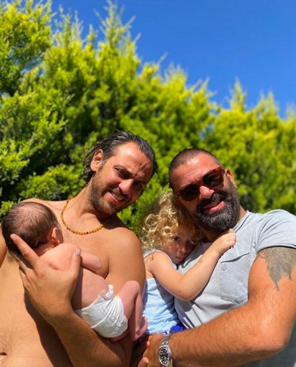 Yakın arkadaşı Bülent Şakrak ile tatilde bir araya gelen oyuncu babalı oğullu fotoğraf paylaşmıştı hatta geçtiğimiz hafta.