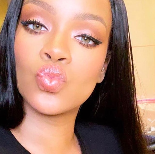 Они похожи настолько, что трудно сказать, кто из них Рианна, а кто Роуз.