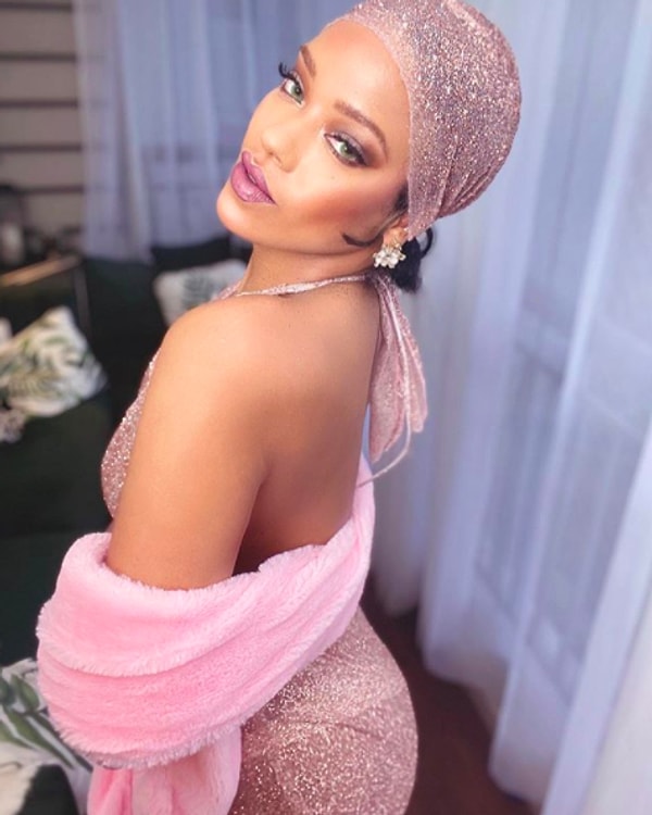 Роуз Коэн живет в Бразилии и говорит, что восхищается Рианной.