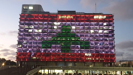 Beyrut'taki Patlama Sonrası İsrail'in Desteği Sürüyor: Tel Aviv'deki Binaya Lübnan Bayrağı Yansıtıldı