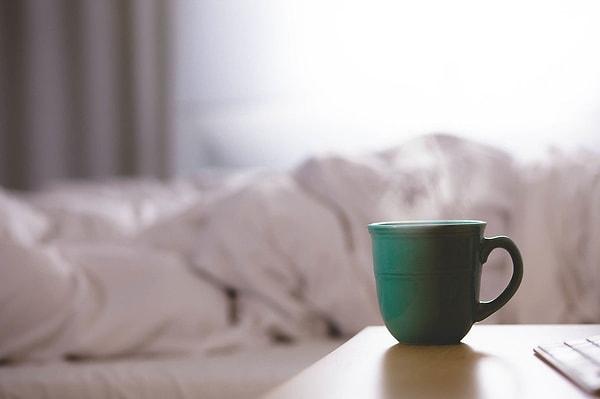 6. “Sabahları uyandığımda ilk yaptığım iş kahve yapmak olur. Böylece ben hazırlanırken kahvem soğur. Sıcak kahve asla içemem.”
