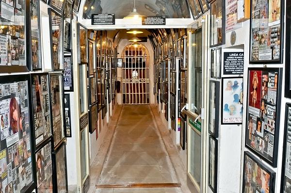 7. İngiltere'nin küçük bir kasabasında yer alan Littledean Jail müzesinde oldukça rahatsız edici ve korkunç koleksiyon eşyaları var...