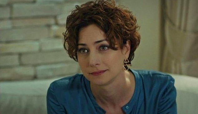 15. Sanem Çelik, evli yönetmen Kudret Sabancı ile görüntülenince olanlar olmuştu.