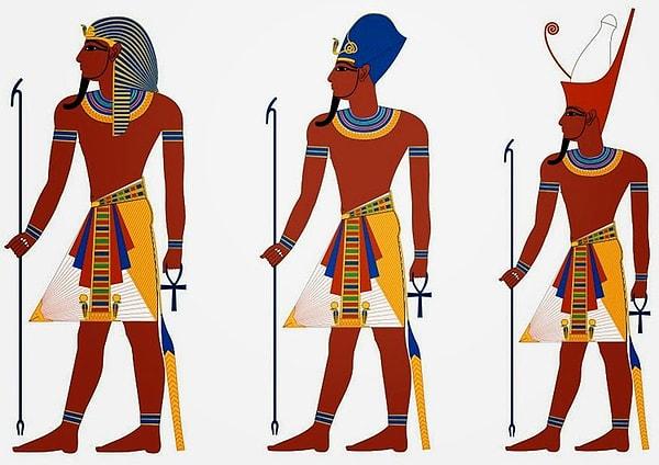 Firavunlar saçlarının görünmesini istemezler bu yüzden de başlarına bir taç ya da 'nemes' adında bir başlık takarlardı.