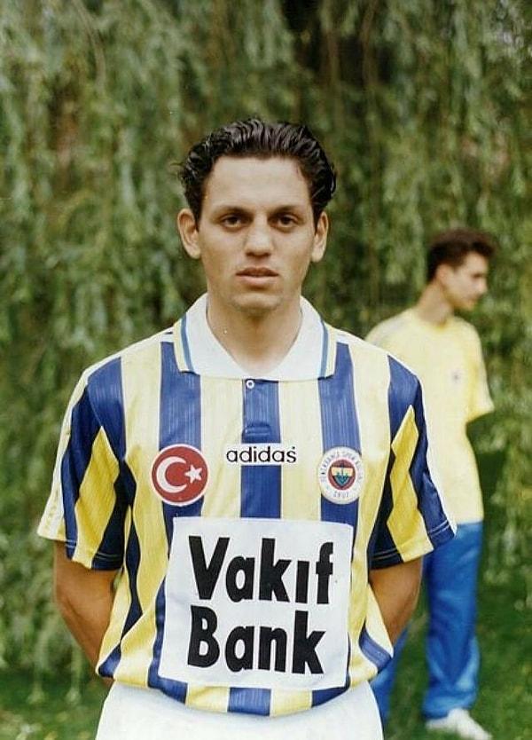 Fenerbahçe'de 1995-1999 yılları arasında forma giyen ve 136 maçta 11 gol attıktan sonra kariyerine başka takımlarda devam eden Erol Bulut'un sarı-lacivertli takımın başına bu sefer teknik direktör olarak döndüğü belirtilerek;