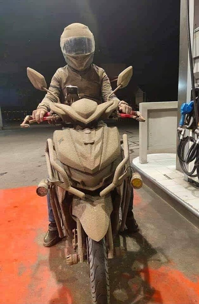 16. Bu ne toz yığınına mı batmış? 😂