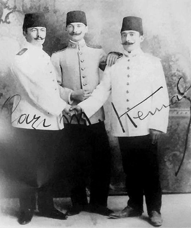Yalnızca toplantılarla yetinmez Vatan grubu, bu toplantıların bir ürünü olarak gizlice gazete çıkarmaya başlar. Tabii ki gazetenin başyazarlığı Mustafa Kemal'e aittir.